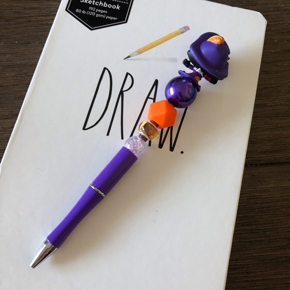 Disney Doorables: The Hunchback of Notre Dame: Clopin handmade beaded pen - Picture 3 of 3